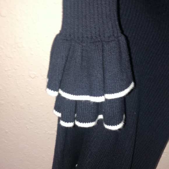 Ribbed Flare Wrist Long Sleeve Top - Picture 2 of 3